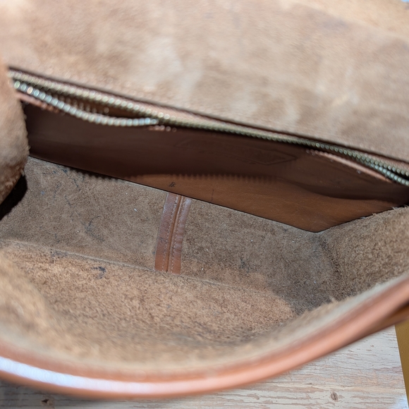 Vintage Coach Willis Leather Crossbody Bag in British Tan - Picture 12 of 16